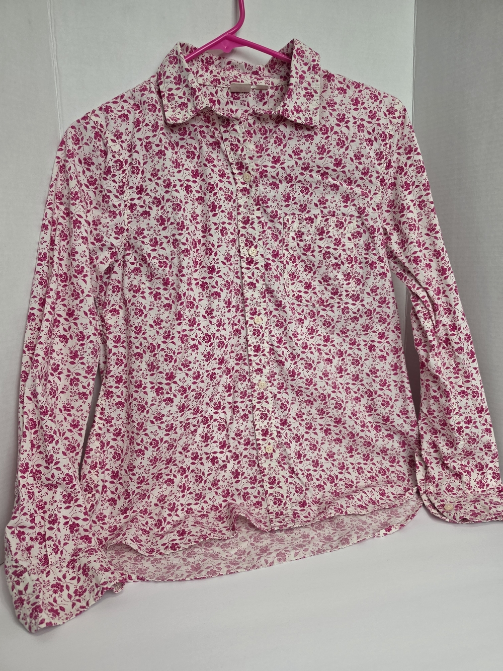 GAP Women's Pink and White Floral Button-Down Shirt